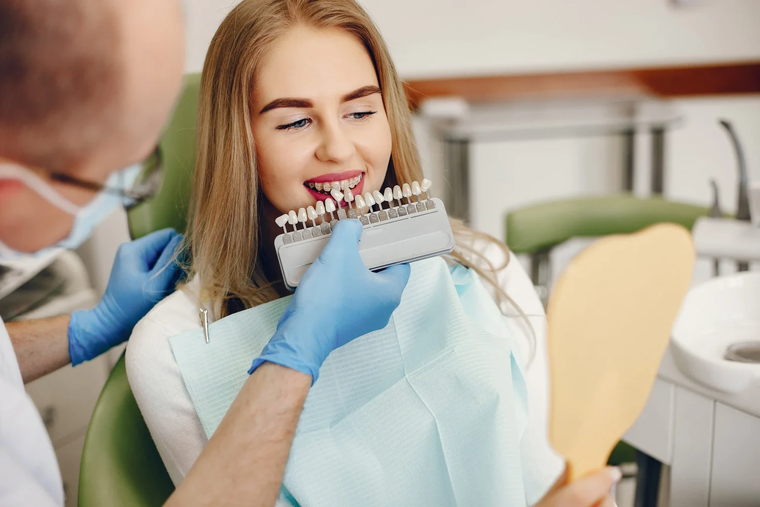 Exploring the Aesthetic Benefits of Veneers
